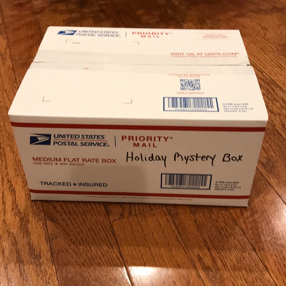 HOLIDAY MYSTERY BOX Everything in box NWT’s - Picture 2 of 2
